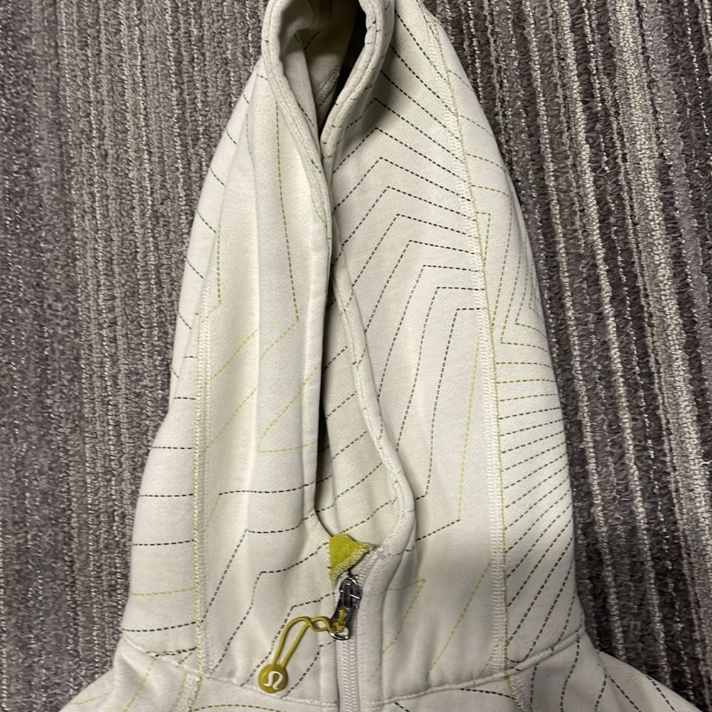 Lululemon Scooba Jacket size 6 - Picture 3 of 10